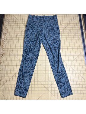Athleta Salutation Stash Pocket II Printed 7/8 Tight Legging M Blue Leopard Prin